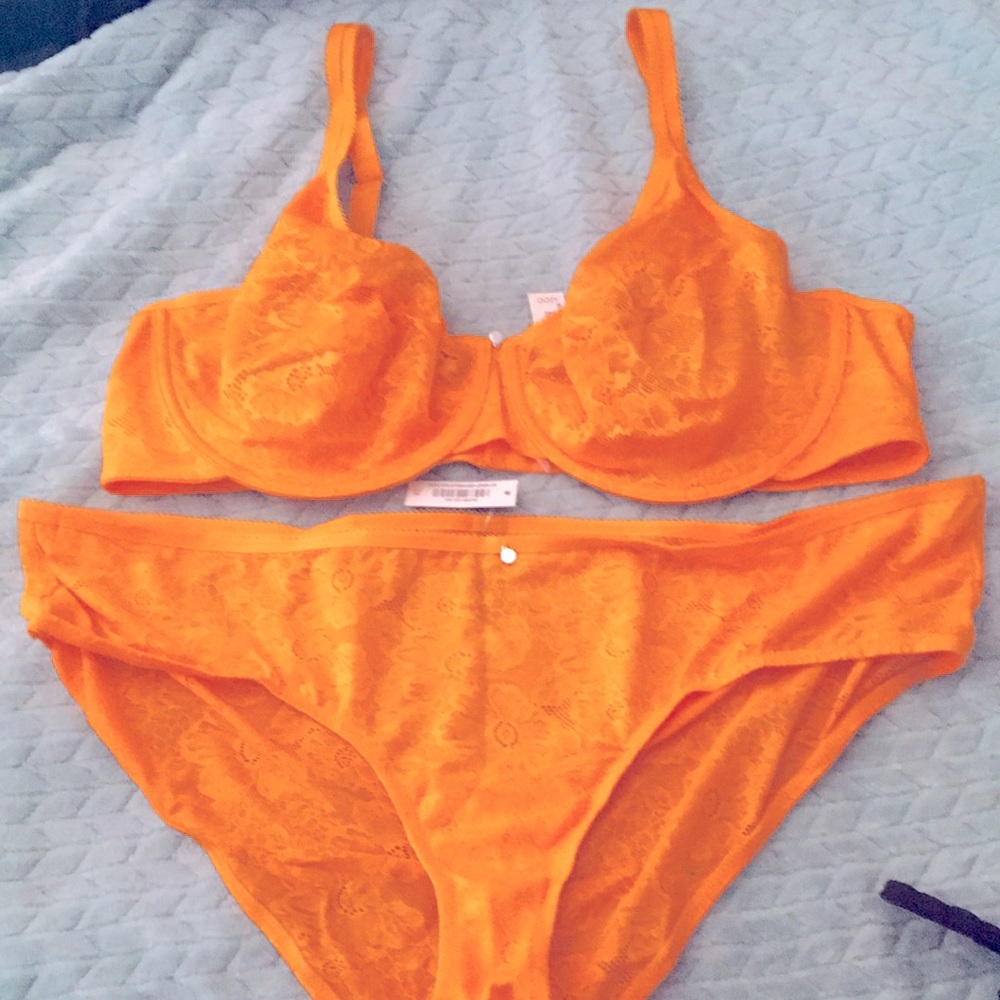 Yellow bra and panty set. Panties size 2x.Bra 42DD